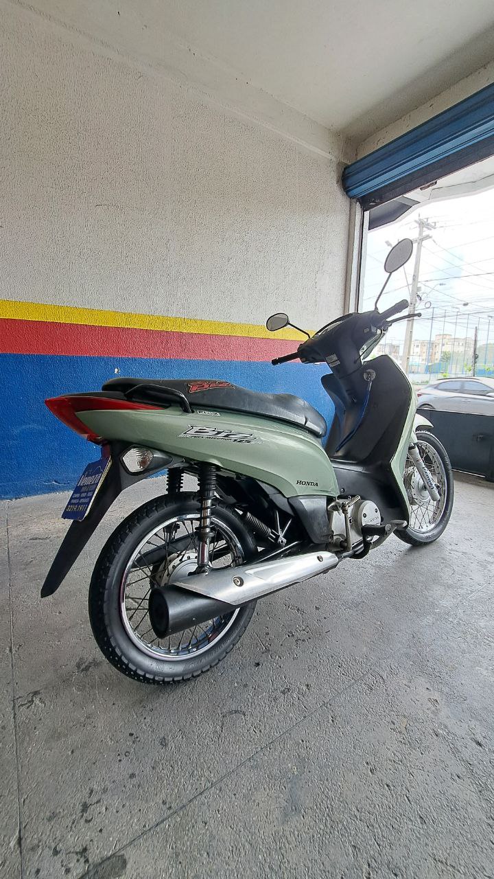 HONDA BIZ 125 ES TRASEIRA DIREITA